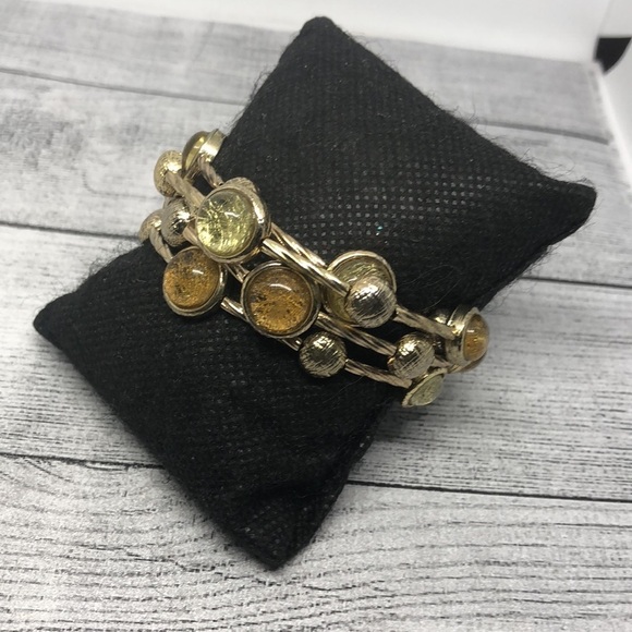 Statement style lucite coil wrap bracelet - Picture 4 of 4